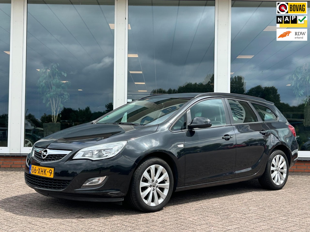Opel Astra Sports Tourer - 1.4 Turbo Anniversary Edition - Navi - Clima - PDC -LM - AutoWereld.nl