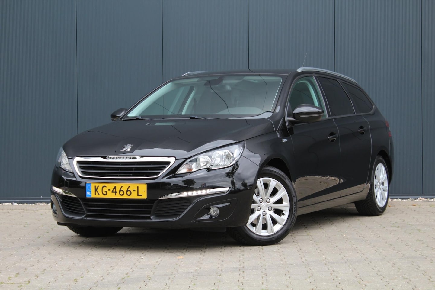 Peugeot 308 SW - 1.2 PureTech Style | Panoramadak | Trekhaak | Navigatie | Clima / Cruise control | NAP | A - AutoWereld.nl