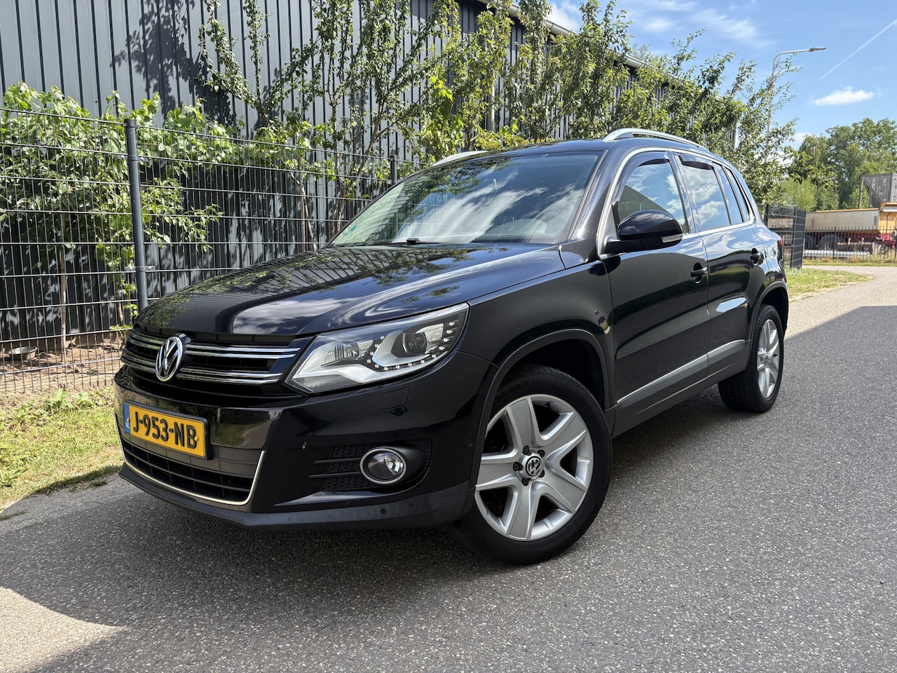 Volkswagen Tiguan - 2.0 TSI Sport&Style 4Motion / AUTOMAAT / NAVI / CRUISE - AutoWereld.nl