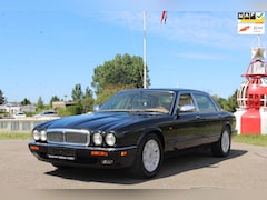 Daimler 4.0 - 4.0 SIX *1e EIG *NIEUWSTAAT *PAPIEREN AANWEZIG