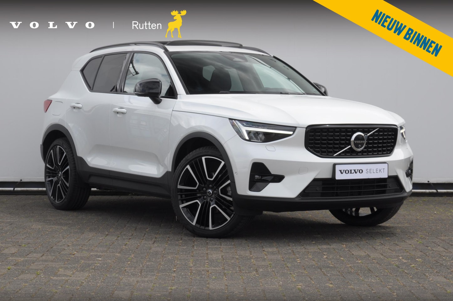 Volvo XC40 - 211PK Automaat B4 Ultra Dark / Adaptive cruise control / Trekhaak / Elektrische stoelen / - AutoWereld.nl