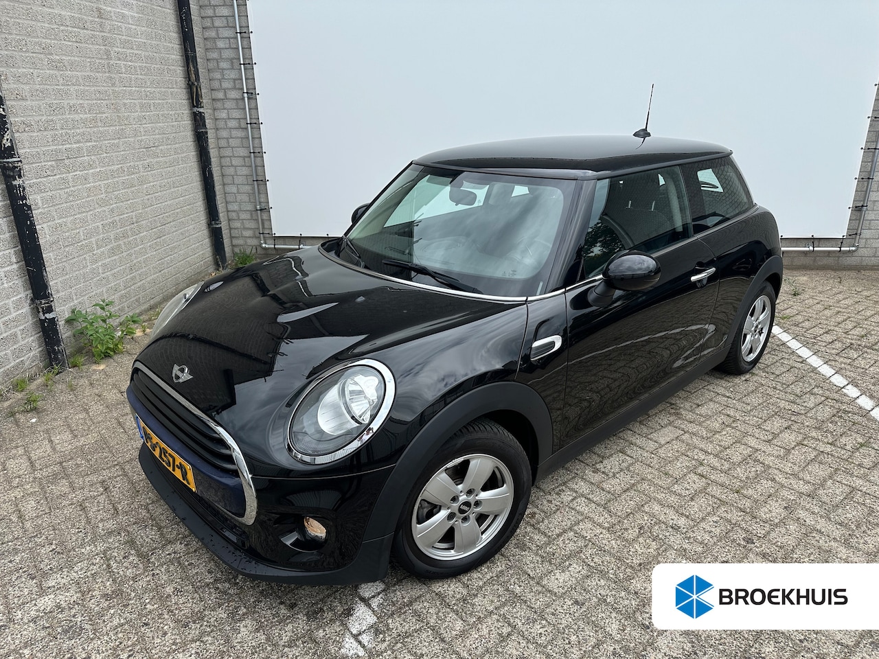 MINI Cooper - Mini 1.5 Business | Achterbank in delen neerklapbaar | Cruise control | Navigatiesysteem f - AutoWereld.nl