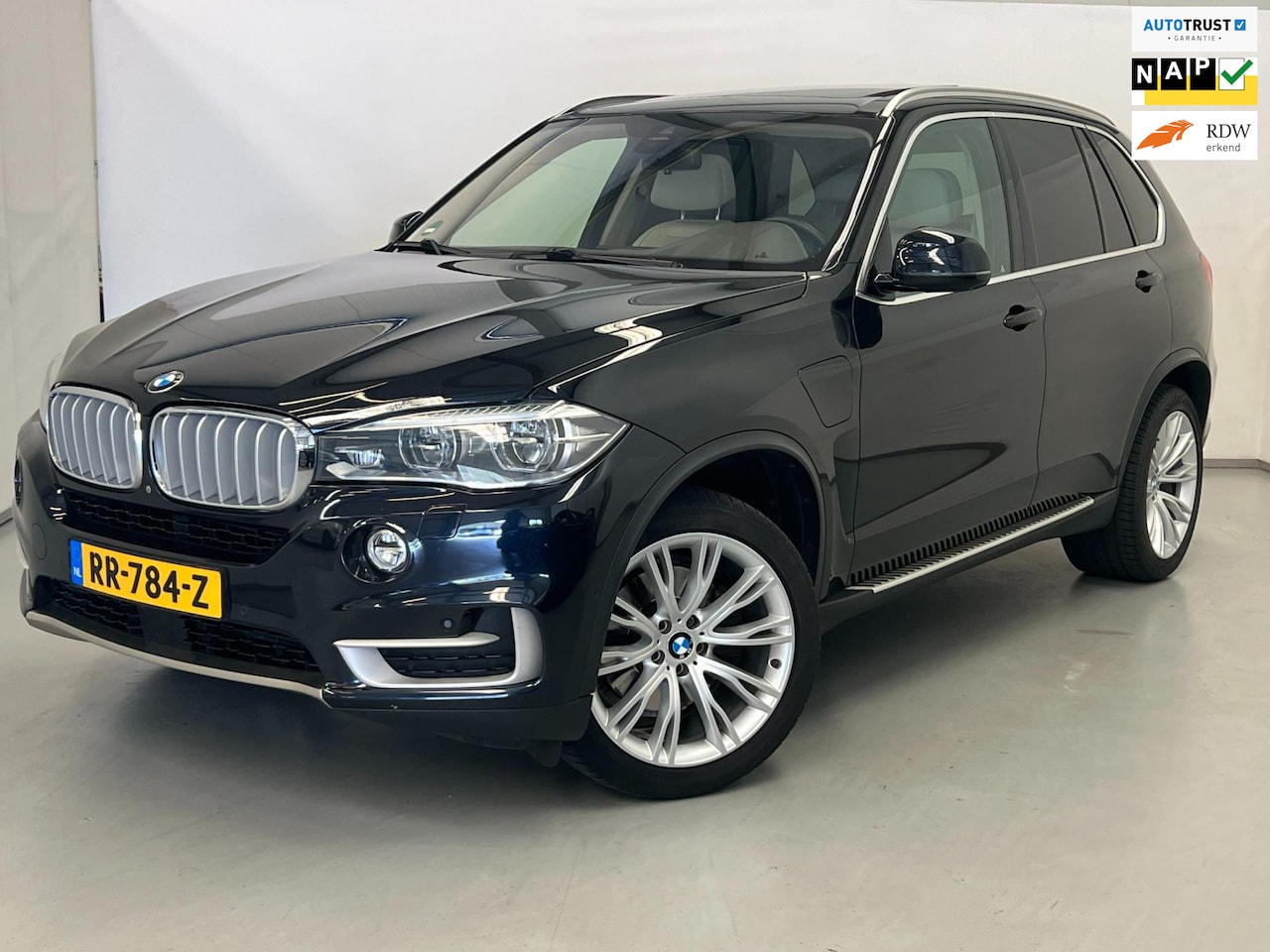 BMW X5 - XDrive40e High Exe / Pano / Harman / HUD / Individual - AutoWereld.nl