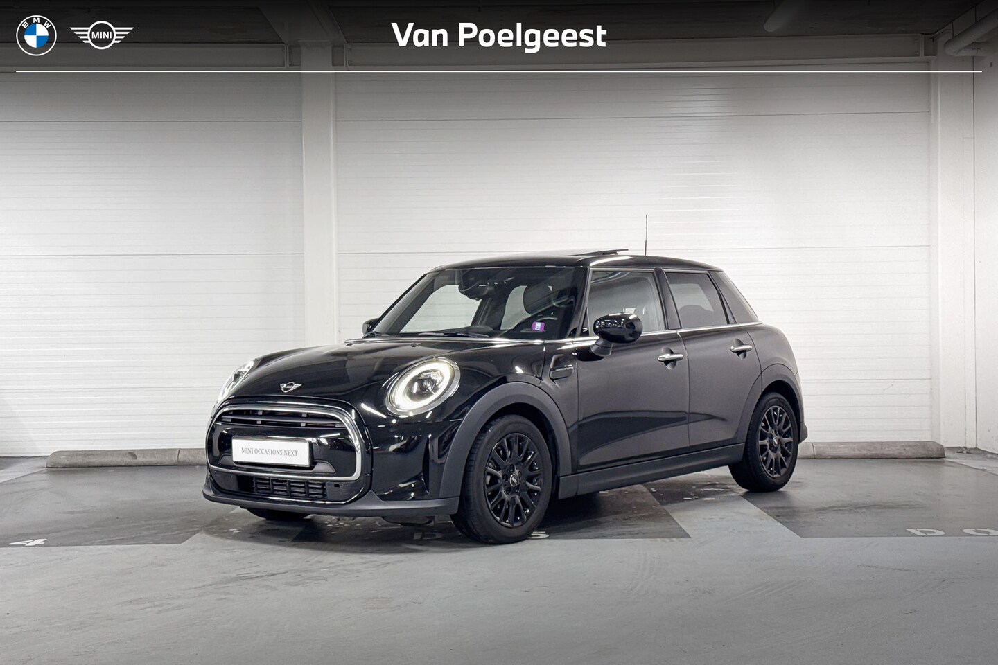 MINI Cooper - 5-deurs Essential | Apple CarPlay | Achteruitrijcamera | Panoramadak - AutoWereld.nl