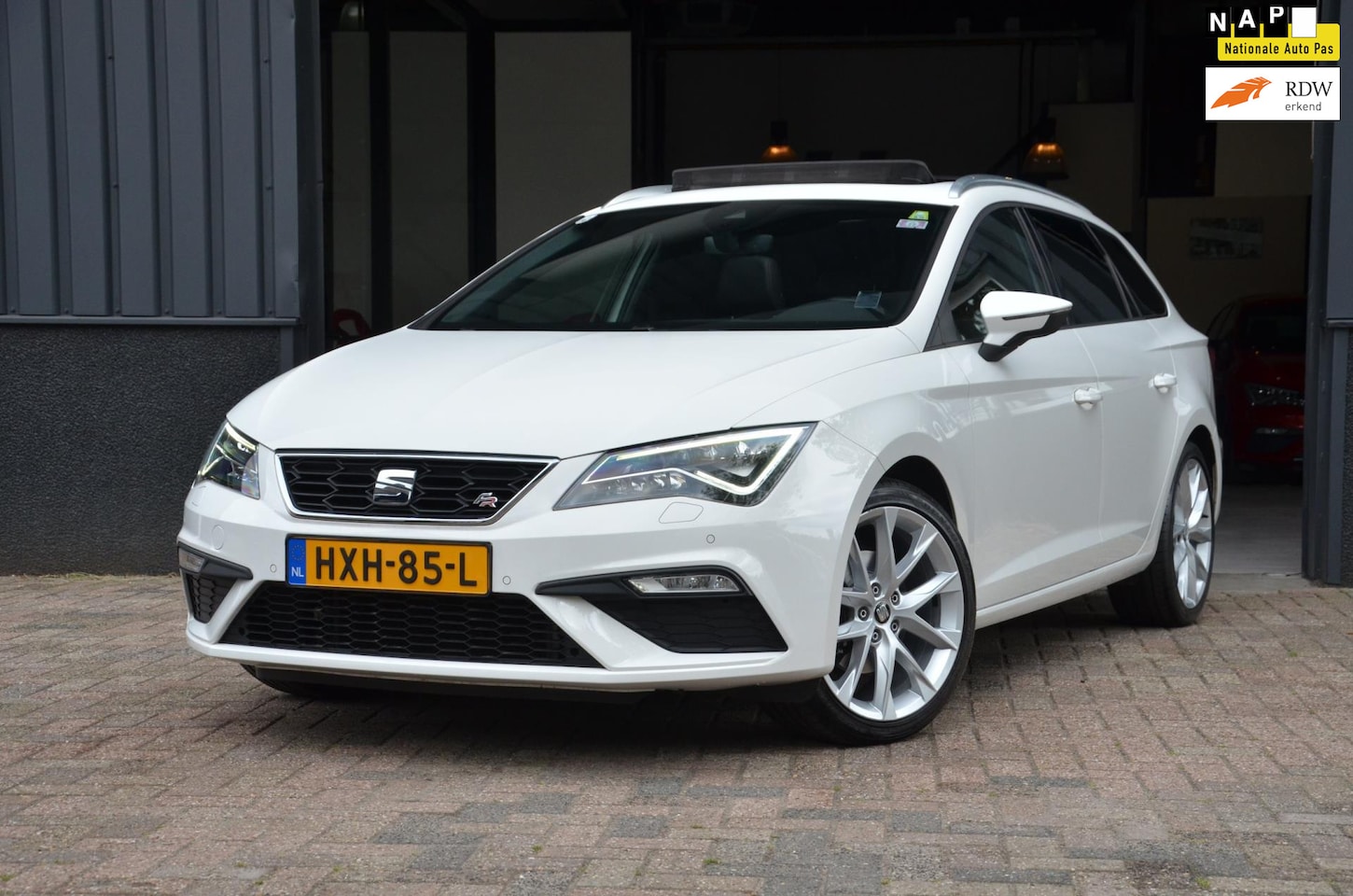 SEAT Leon ST - 1.4 EcoTSI FR Business AUT|PANO|CarPlay|LED - AutoWereld.nl