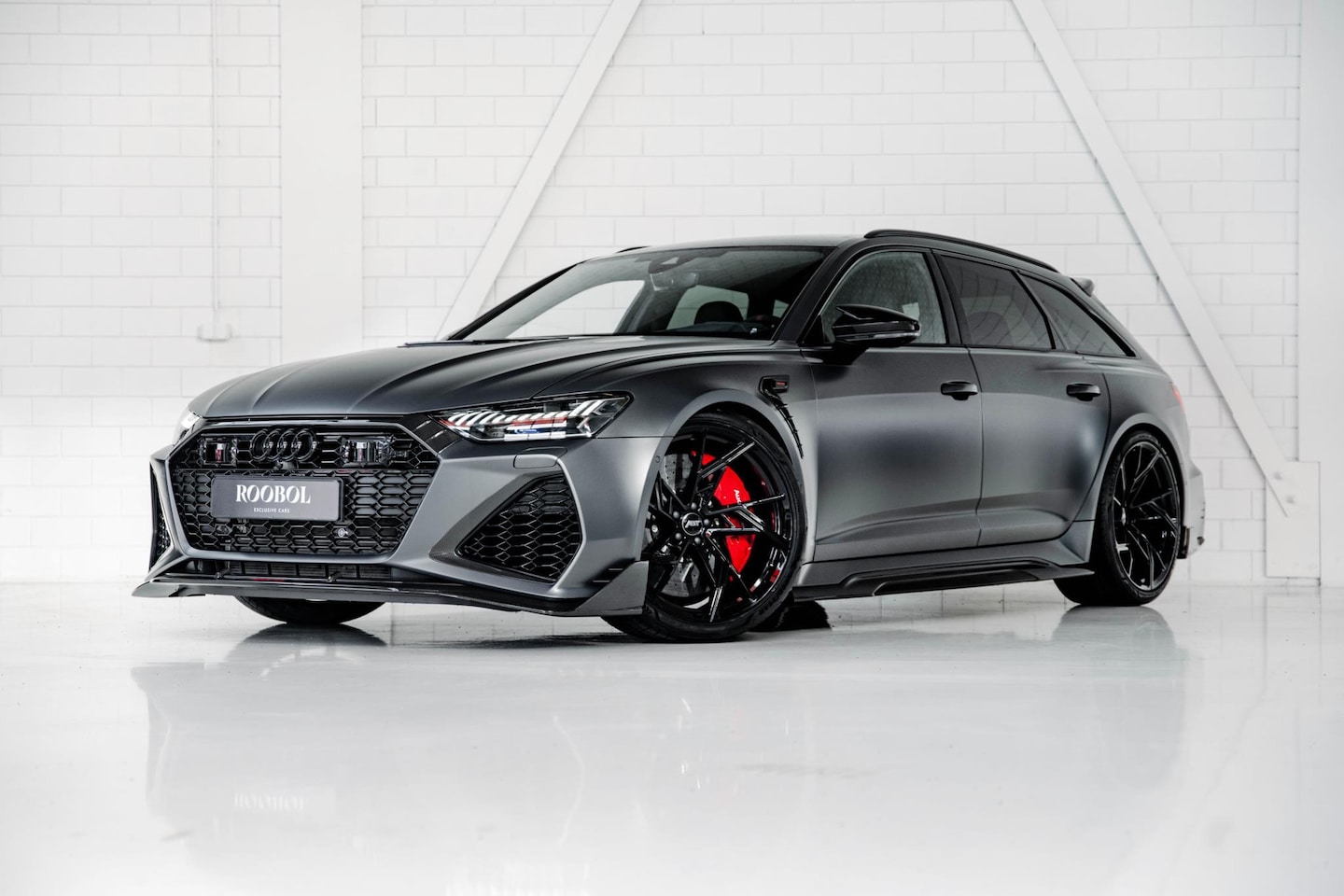 Audi RS6 - ABT RS6 LE Legacy Edition 1 of 200 l Matte Daytona - AutoWereld.nl