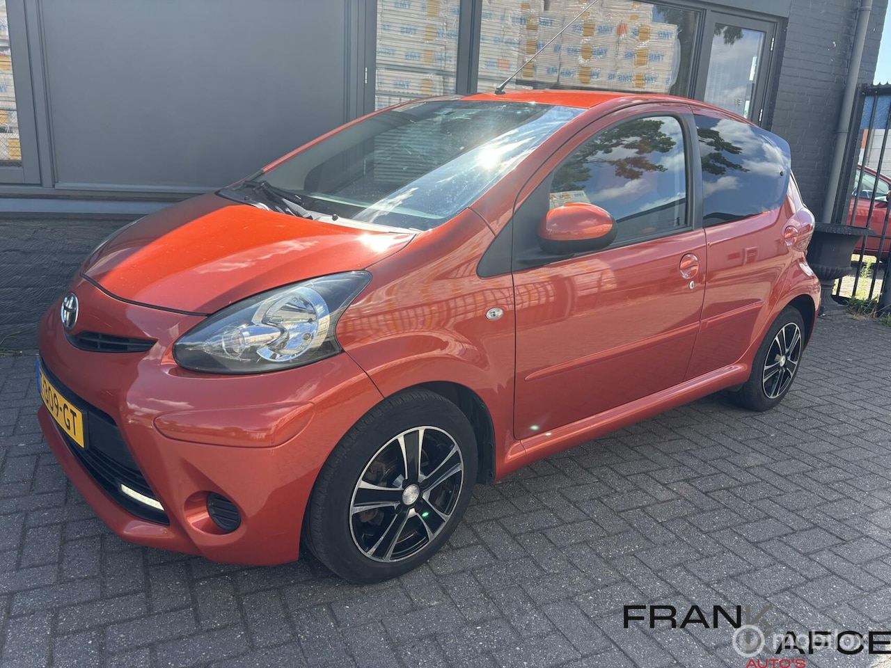 Toyota Aygo - 1.0 VVT-i Aspiration Airco LMV Bl.tooth LED Privacy glas - AutoWereld.nl