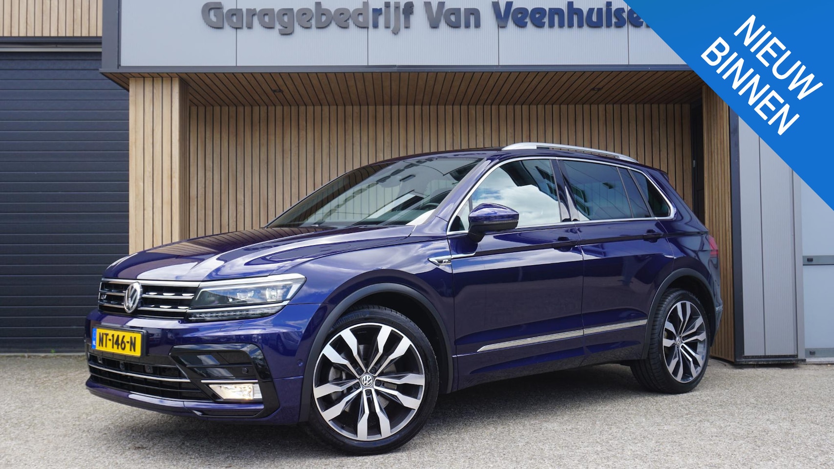 Volkswagen Tiguan - 2.0 TSI 180pk DSG 4Motion 3x R-Line Pano.Dak Virtual Cockpit 20inch LM Suzuka 360-View Ele - AutoWereld.nl