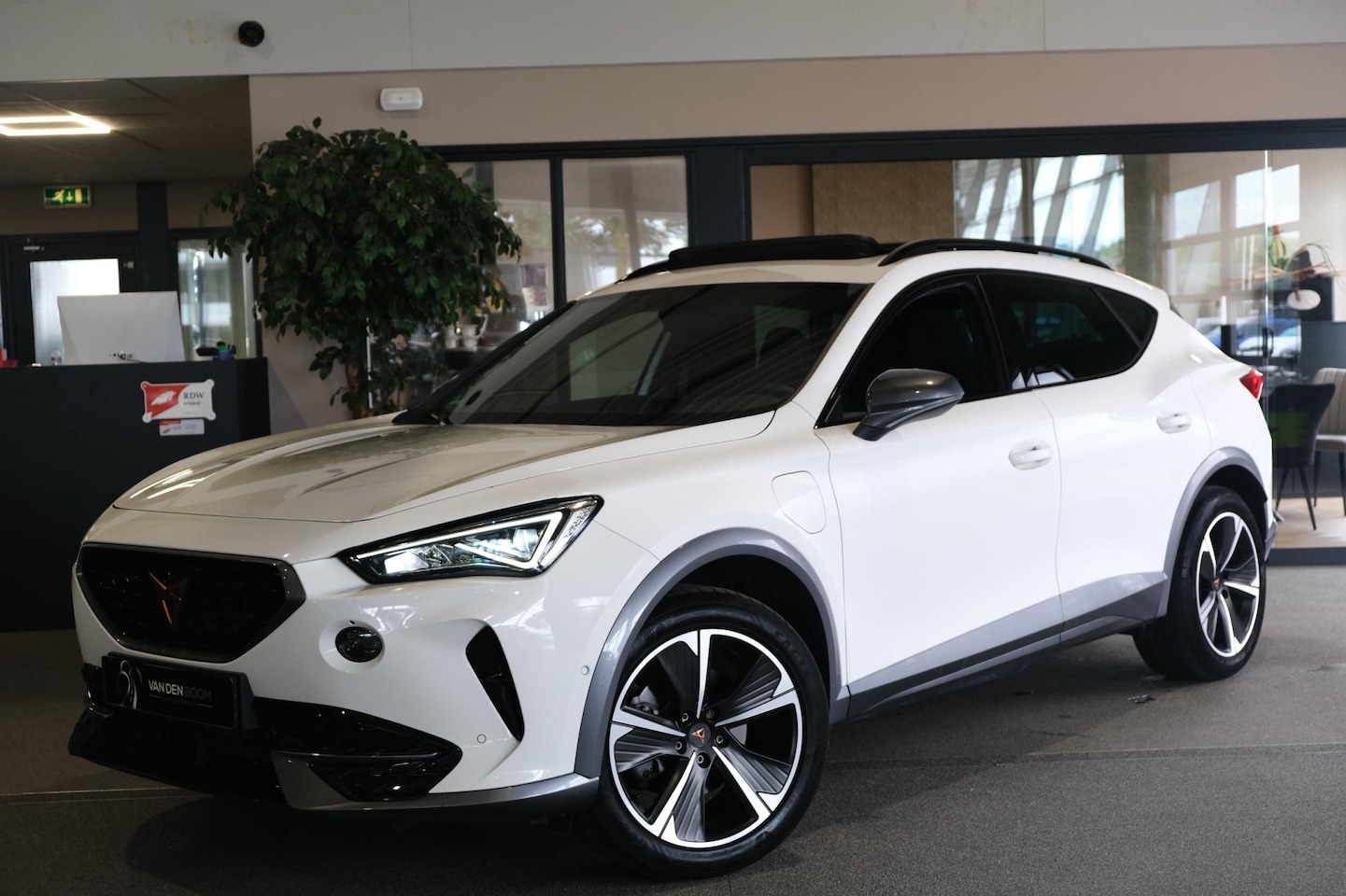 CUPRA Formentor - 1.4 e-Hybrid 204PK Pano Leder Cam ACC Led - AutoWereld.nl