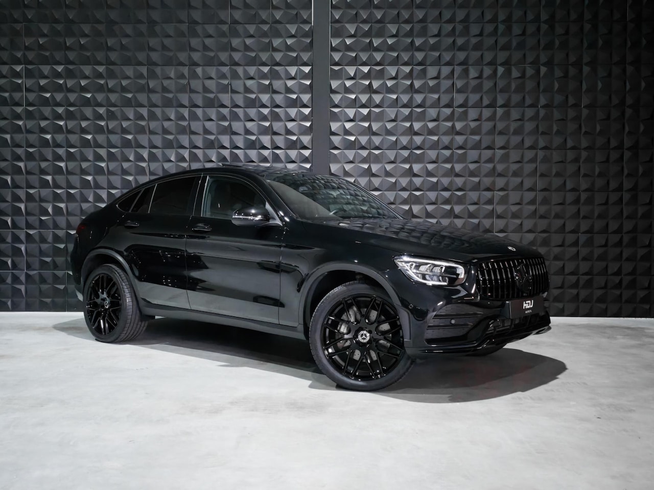 Mercedes-Benz GLC-klasse Coupé - 300e 4MATIC AMG | All Black | 21" | Sch.Dak | Memo | Priv | Ambiente Int. Verl. | Camera | - AutoWereld.nl