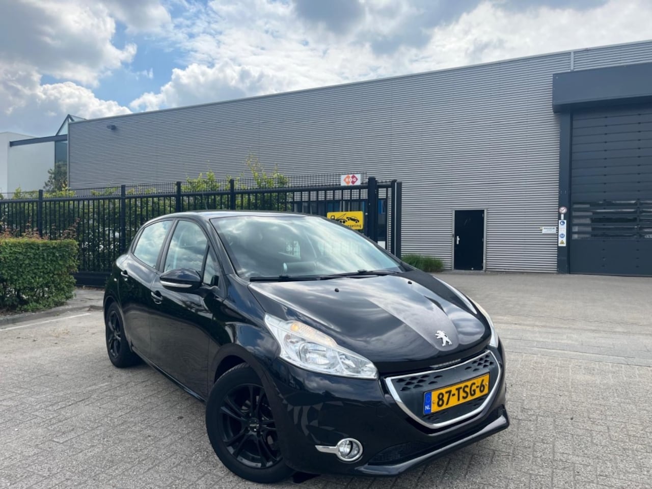 Peugeot 208 - 1.4 e-HDi Automaat Carplay|Clima Blue Lease - AutoWereld.nl