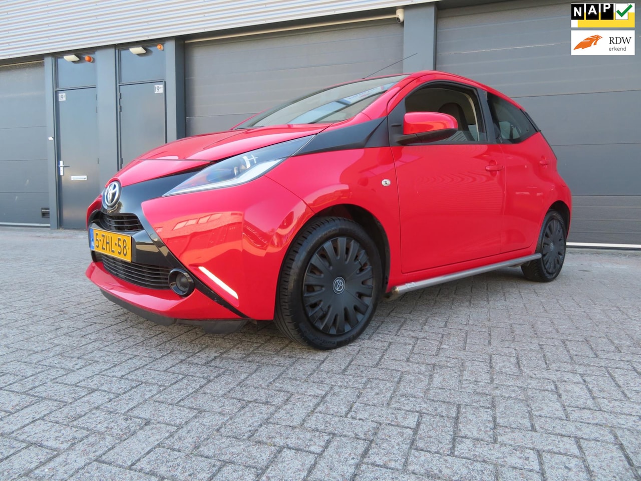 Toyota Aygo - 1.0 VVT-i x-play kleine 5 deurs - AutoWereld.nl