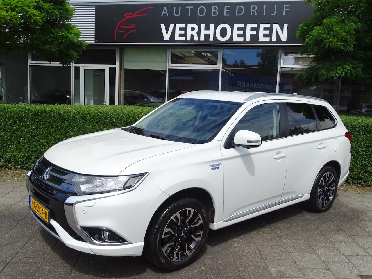Mitsubishi Outlander - 2.0 PHEV instyle - BUMPER PAKKET - UNIEK - STUUR / STOEL VERWARMING - NAVIGATIE - LEDER - - AutoWereld.nl