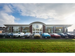 BMW X1 - sDrive20i VDL Nedcar Edition 192 Pk Automaat Navigatie / Leer / Camera / Schuifdak