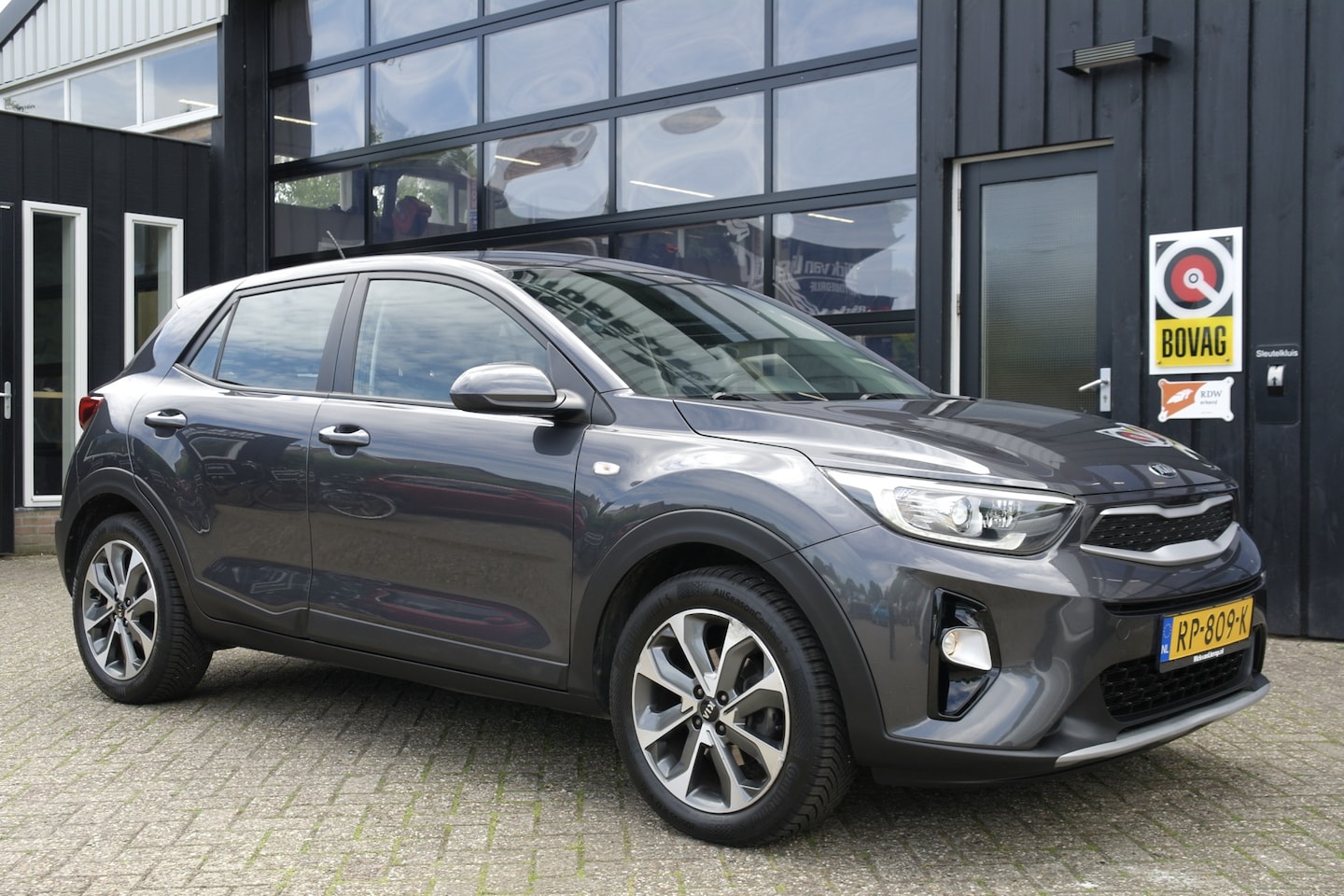 Kia Stonic - 1.0 T-GDi ComfortPlusLine Navigator | NL-Auto | Cruise | Camera | Trekhaak - AutoWereld.nl