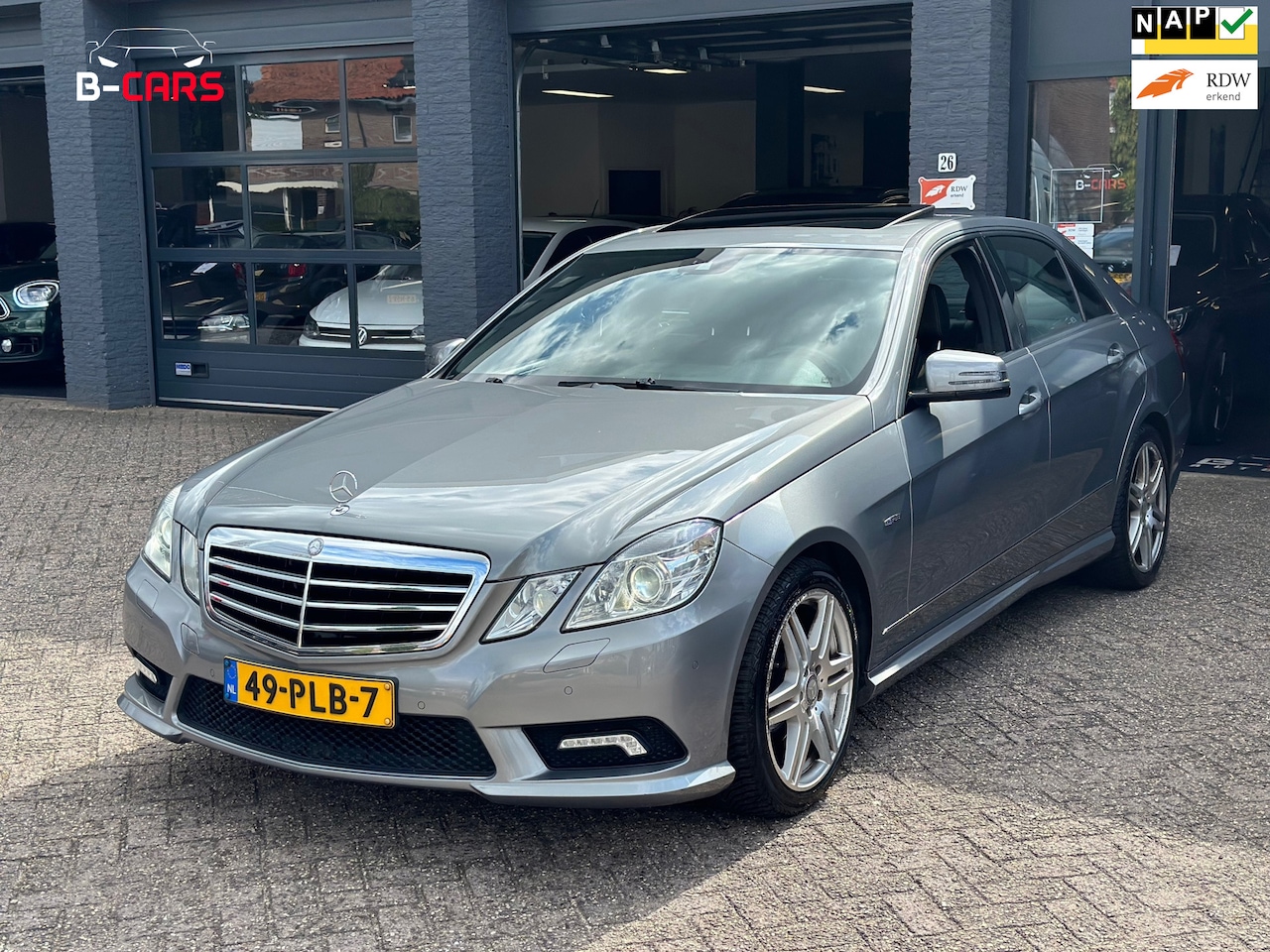 Mercedes-Benz E-klasse - 200 CGI Avantgarde Amg|Leer|Xenon|Pano|Stoelvw|Nap!! - AutoWereld.nl