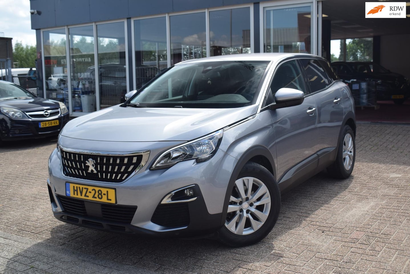 Peugeot 3008 - 1.2 PureTech Active Pack Business AUTOMAAT | NAVI| PARKEERSENOREN|CLIMATE en CRUISE CONTRO - AutoWereld.nl