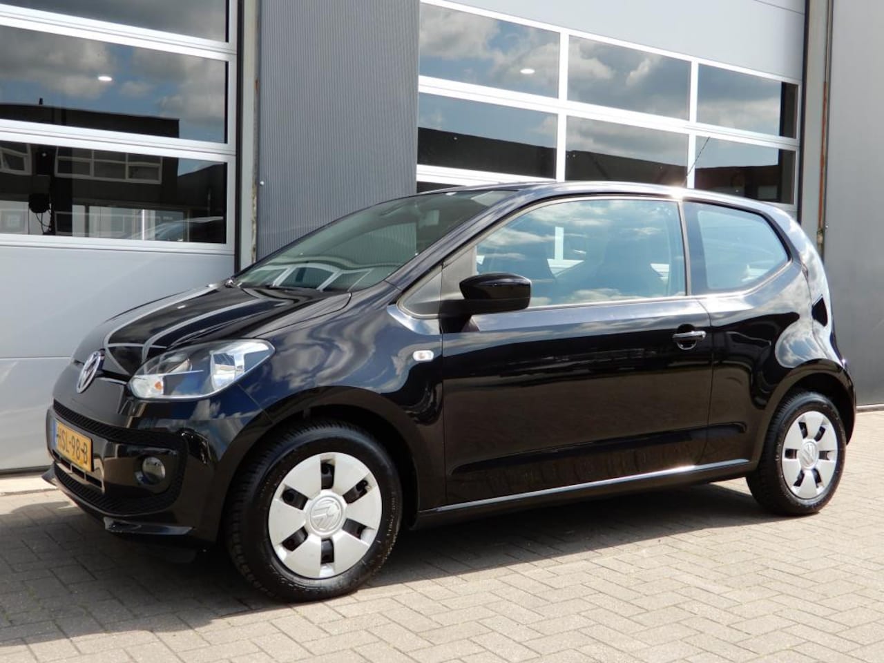 Volkswagen Up! - 1.0 move up! Airco/Cruisecontrol/Stoelverwarming/Elektrpakket - AutoWereld.nl