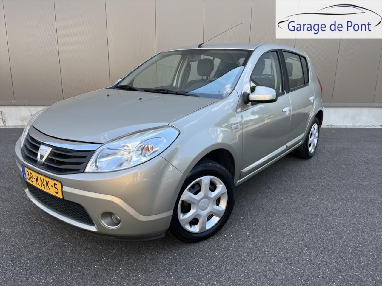 Dacia Sandero - 1.2 Lauréate 1.2 Lauréate, airco, elektrische ramen, nieuwe apk. - AutoWereld.nl