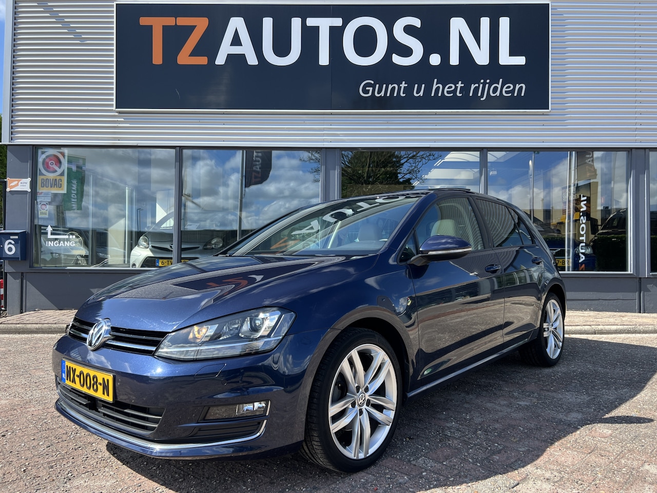 Volkswagen Golf - 1.4 TSI ACT Highline Pano/Xenon/Leer/Vol! - AutoWereld.nl