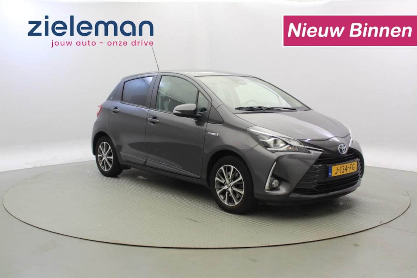 Toyota Yaris - 1.5 Hybrid Y20 Exclusive Edition - Navi, Camera, Clima, Trekhaak - AutoWereld.nl