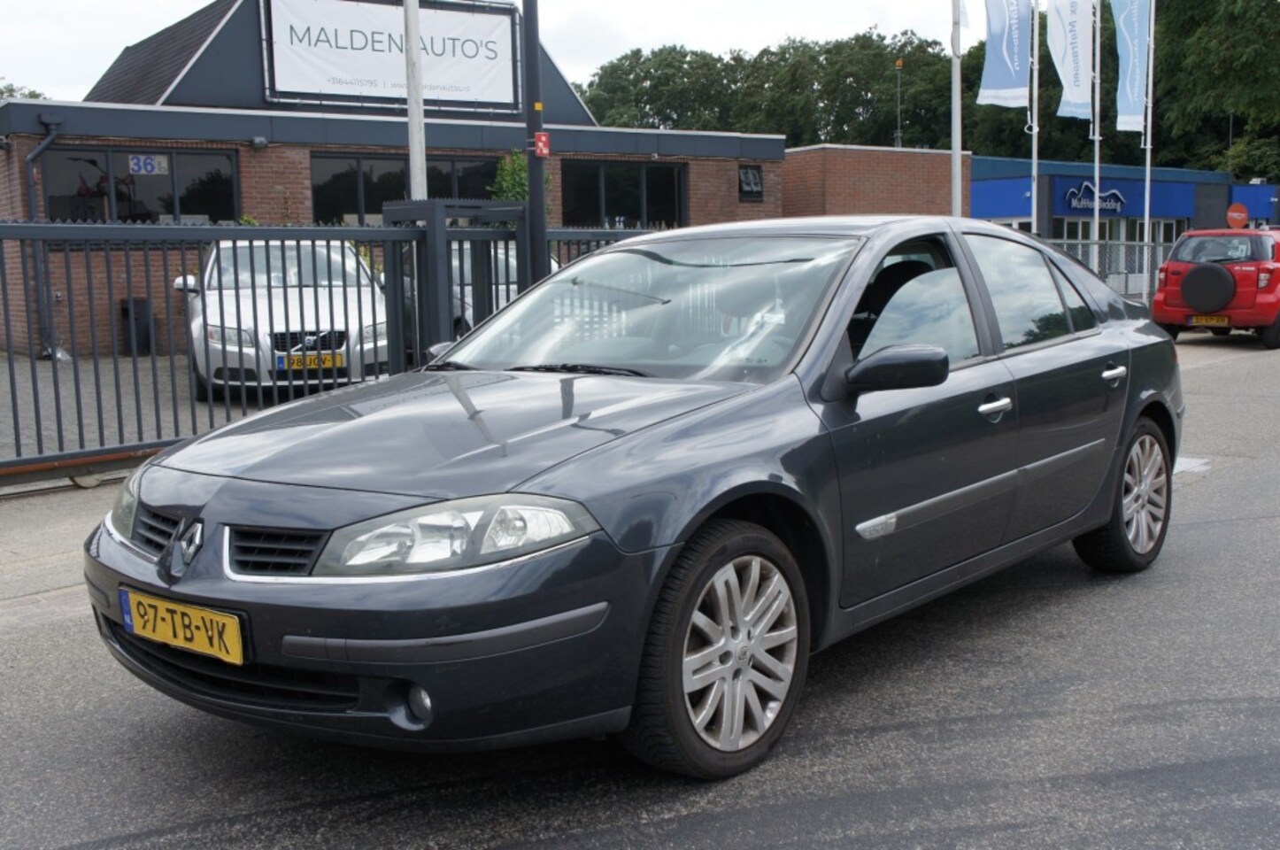 Renault Laguna - 2.0-16V TECH LINE NAVI/AIRCO/CRUISE NW APK - AutoWereld.nl