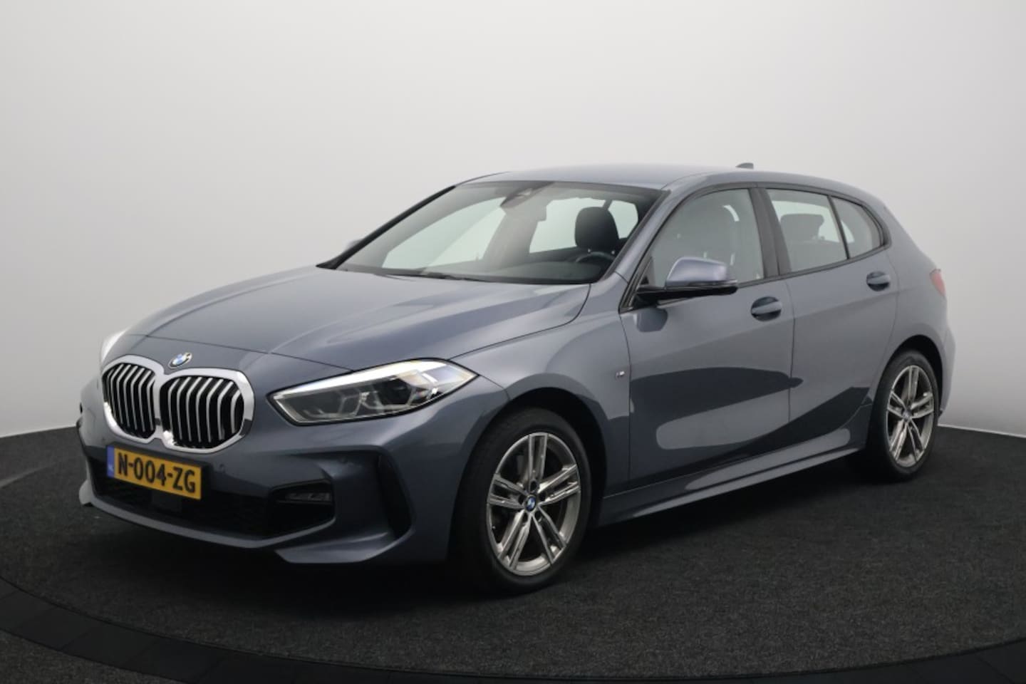 BMW 1-serie - 118 118i High Executive M-Sport | Automaat | Carplay&Android | Stoel/Stuurverwarming - AutoWereld.nl