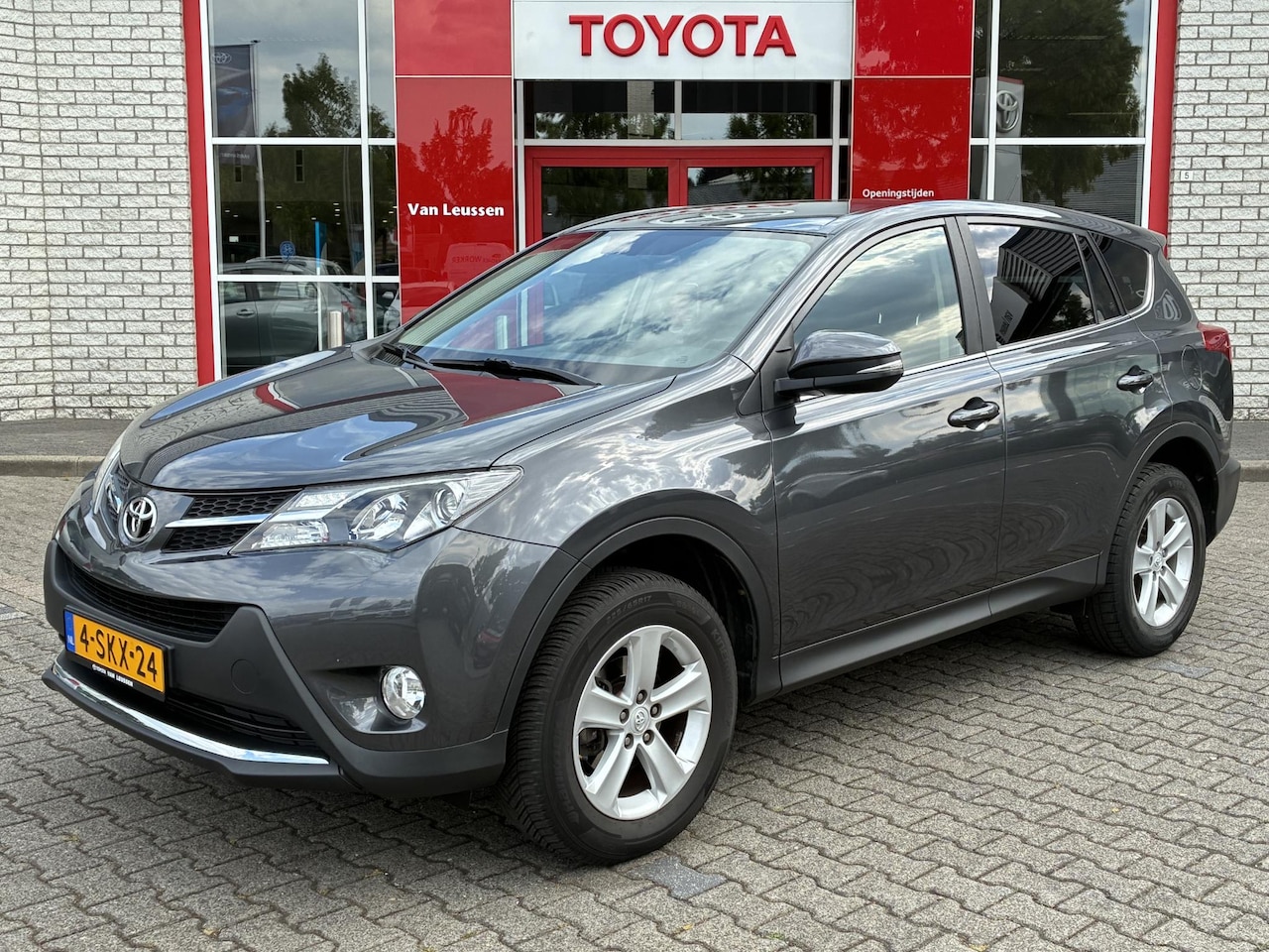 Toyota RAV4 - 2.0 DYNAMIC 4WD TREKHAAK 2000KG TREKGEW CLIMA CRUISE BLUETOOTH CAMERA 17" LM-VELGEN NL-AUT - AutoWereld.nl