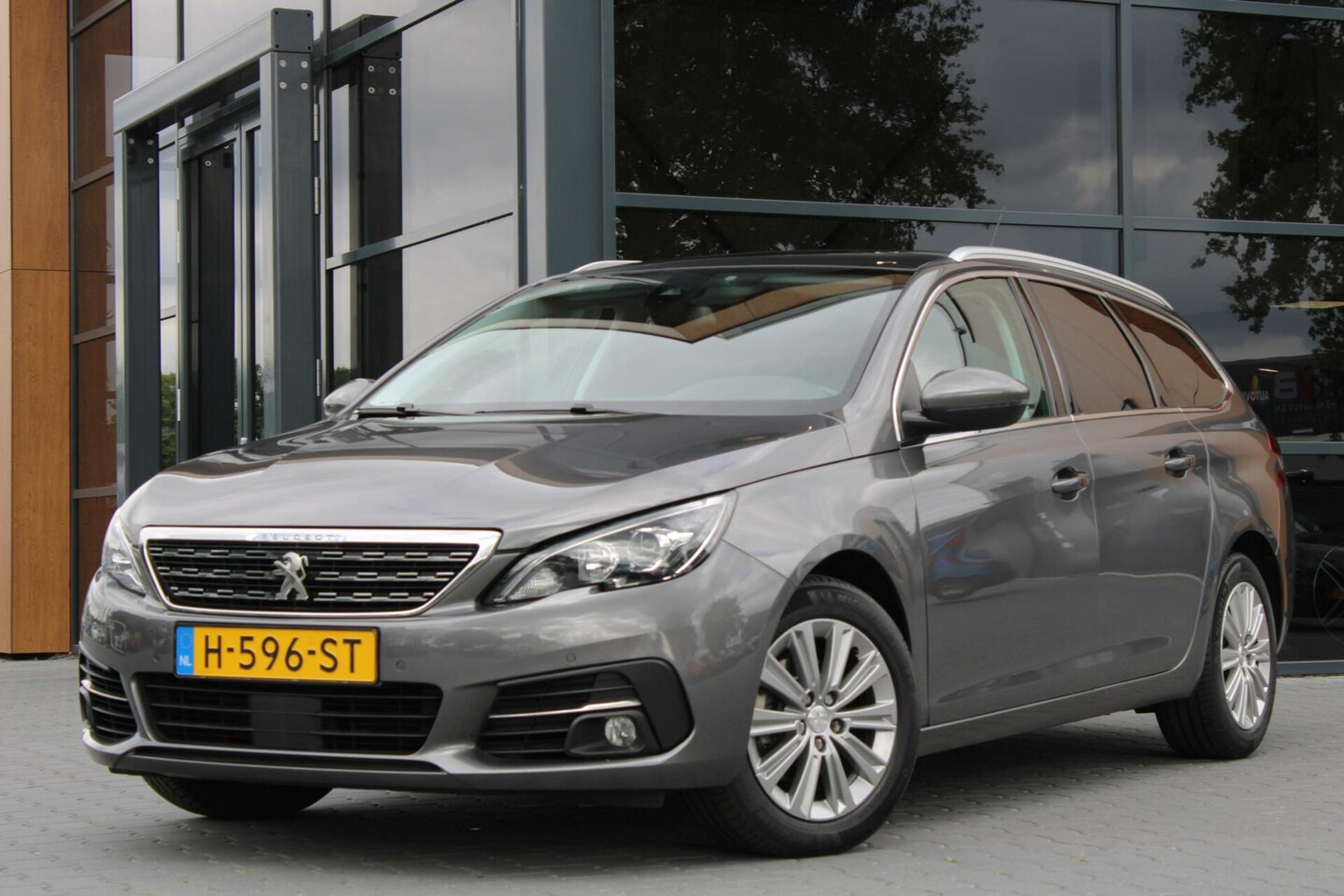 Peugeot 308 SW - 1.5 BlueHDi Blue Lease Premium 1.5 BlueHDi Blue Lease Premium - AutoWereld.nl