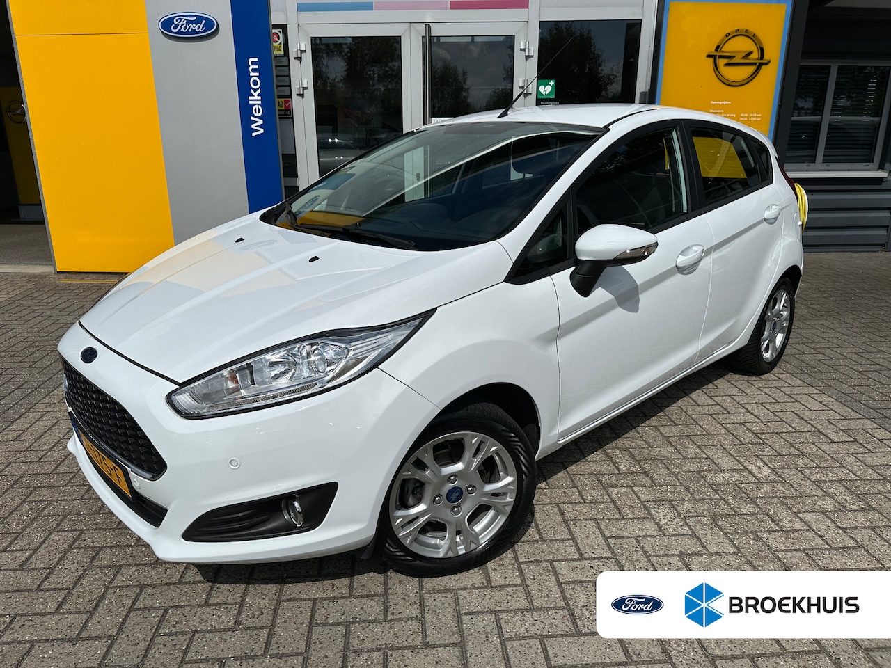 Ford Fiesta - 1.0 Style Ultimate | NAVIGATIE| PARKEERSENSOREN V+A| BLUETOOTH| CRUISE CONTROL| MISTLAMPEN - AutoWereld.nl