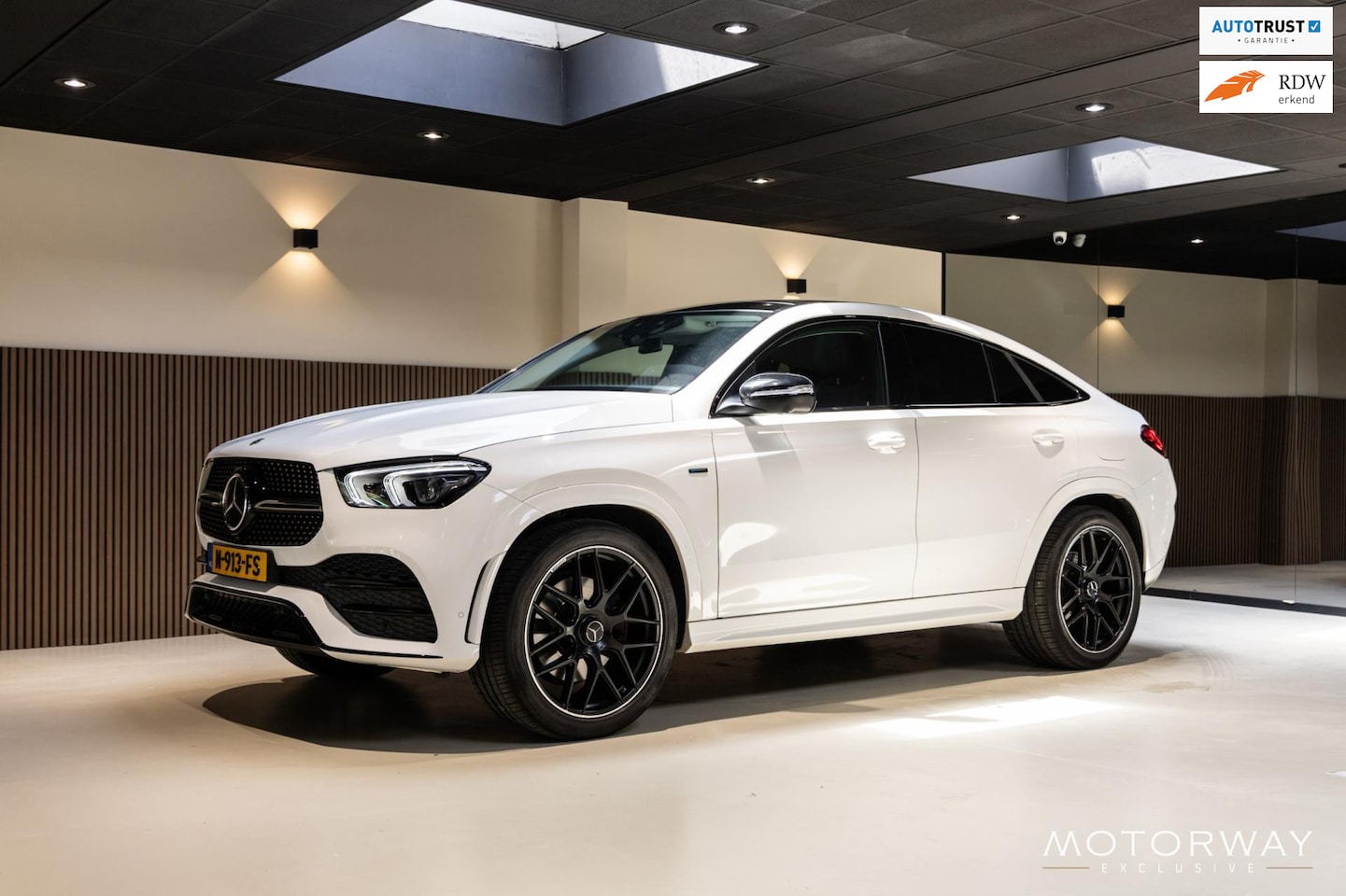 Mercedes-Benz GLE-Klasse Coupé - 350 e 4 MATIC|NIGHT|22 INCH|PANO|360|AMG PAKKET| - AutoWereld.nl