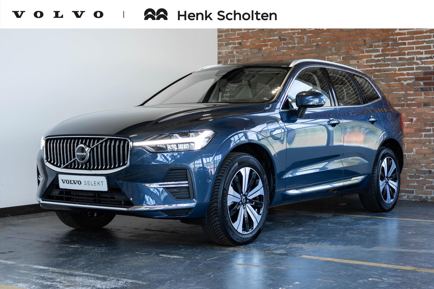 Volvo XC60 - T8 Automaat Plug-in hybrid AWD Plus Bright | 360° parkeercamera | Semi electrische wegklap - AutoWereld.nl
