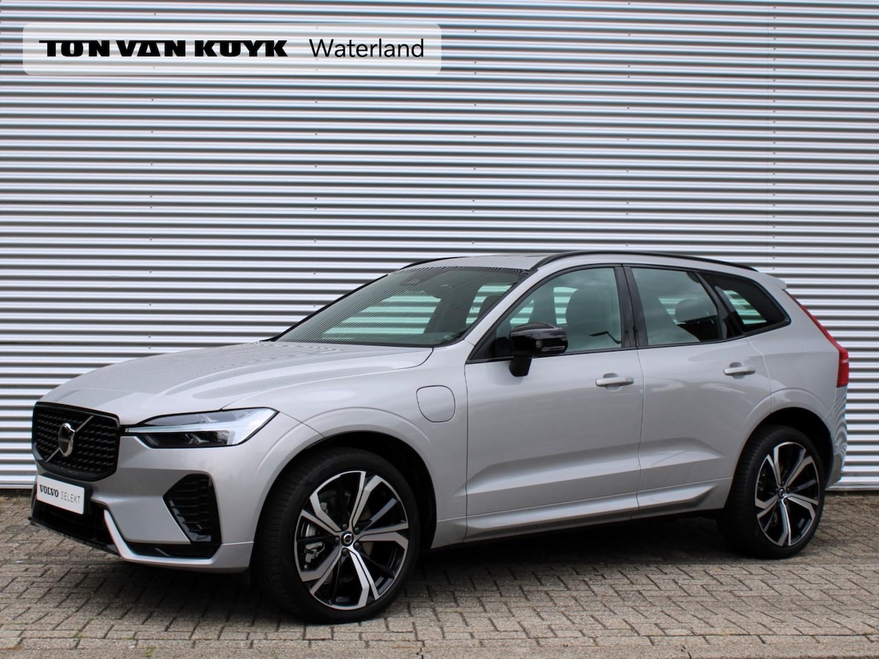 Volvo XC60 - 2.0 T6 Plug-in hybrid AWD Plus Dark Automaat / Panoramadak / 21" velgen / Trekhaak / Sport - AutoWereld.nl