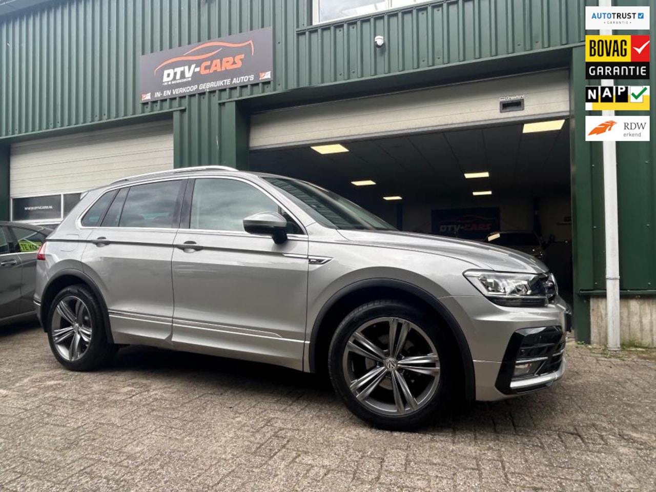 Volkswagen Tiguan - 1.5 TSI ACT Highline Business R DSG Pano - AutoWereld.nl