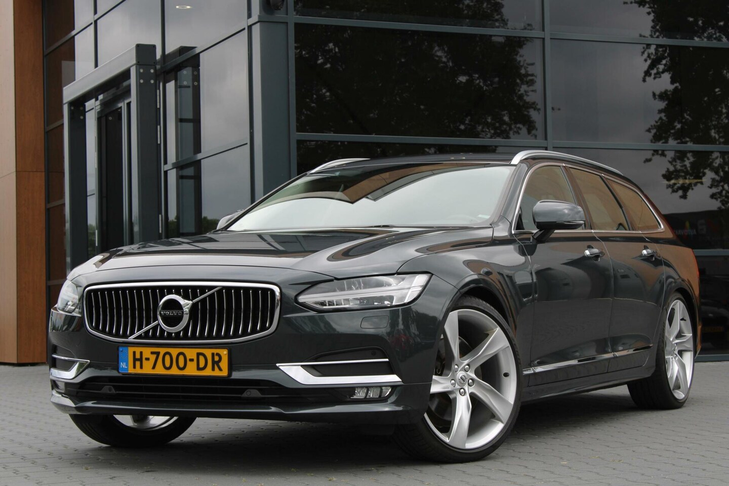 Volvo V90 - 2.0 T4 Inscription 210pk | Lederen dashboard | Trekhaak - AutoWereld.nl