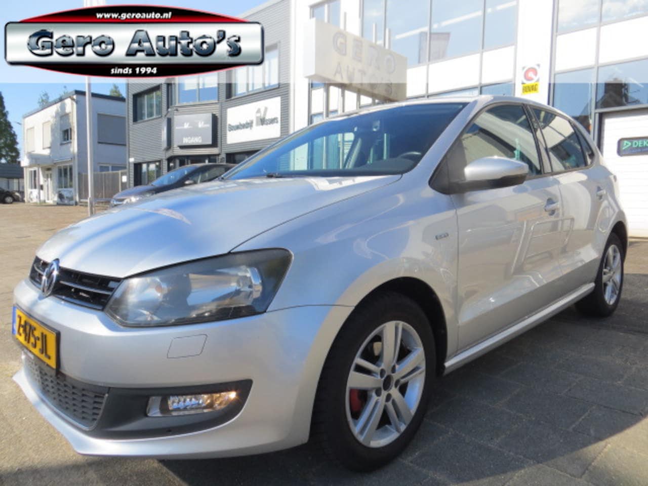 Volkswagen Polo - 1.2-12V BlueMotion life uitvoering Comfortline 5drs airco ecc ,4 elec r ,cruise control ,c - AutoWereld.nl