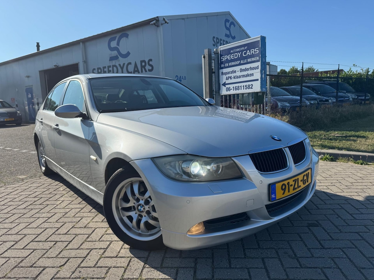 BMW 3-serie - 320i High Executive Navi Schuifdak Leer Clima PDC - AutoWereld.nl