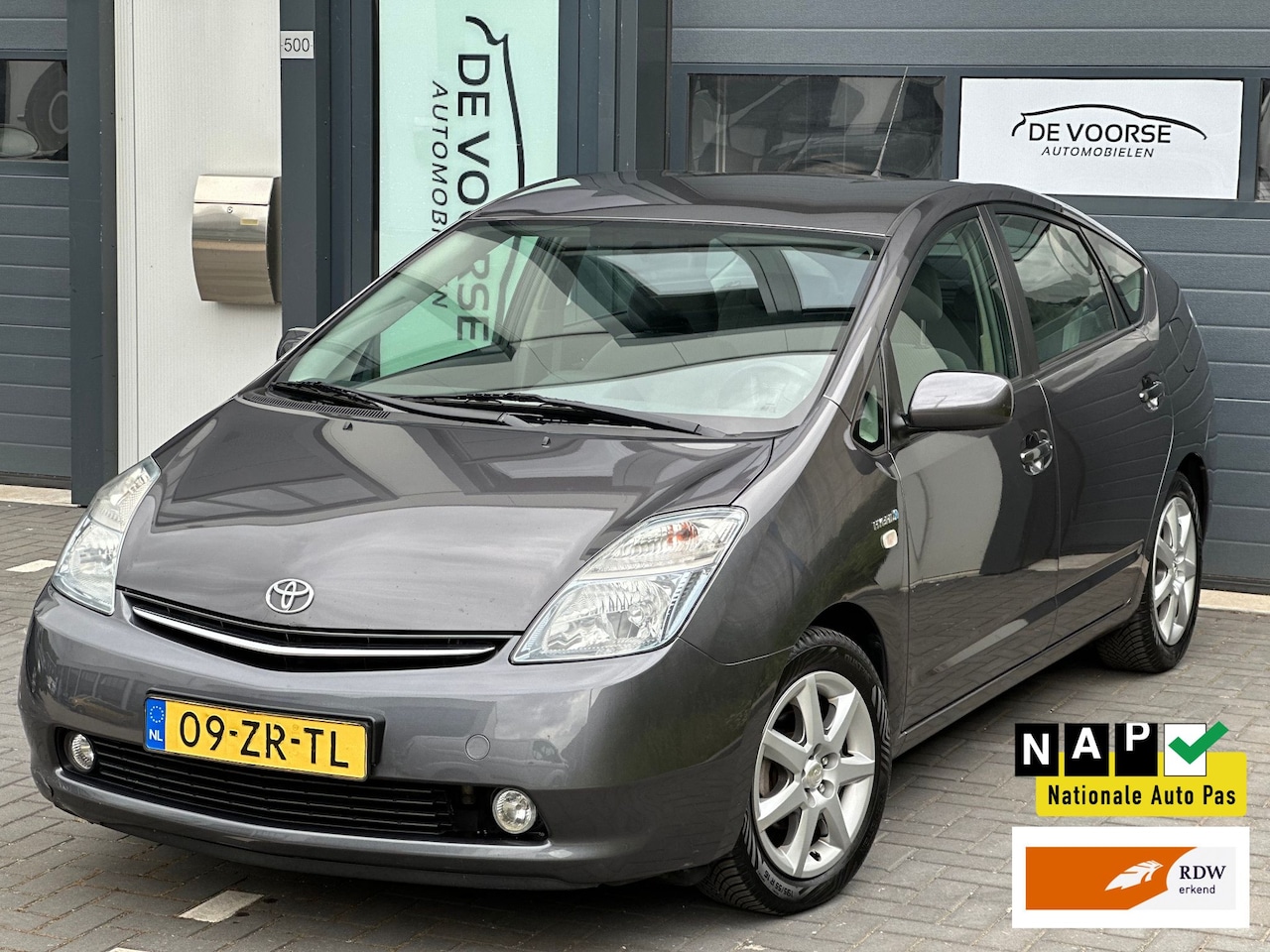 Toyota Prius - 1.5 VVT-i Tech Edition - AutoWereld.nl