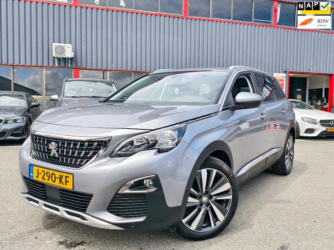 Peugeot 5008 - 1.2 PureTech Allure // NAVI / CARPLAY / LM VELGEN / CRUIS / NAP / 7-PERS. - AutoWereld.nl