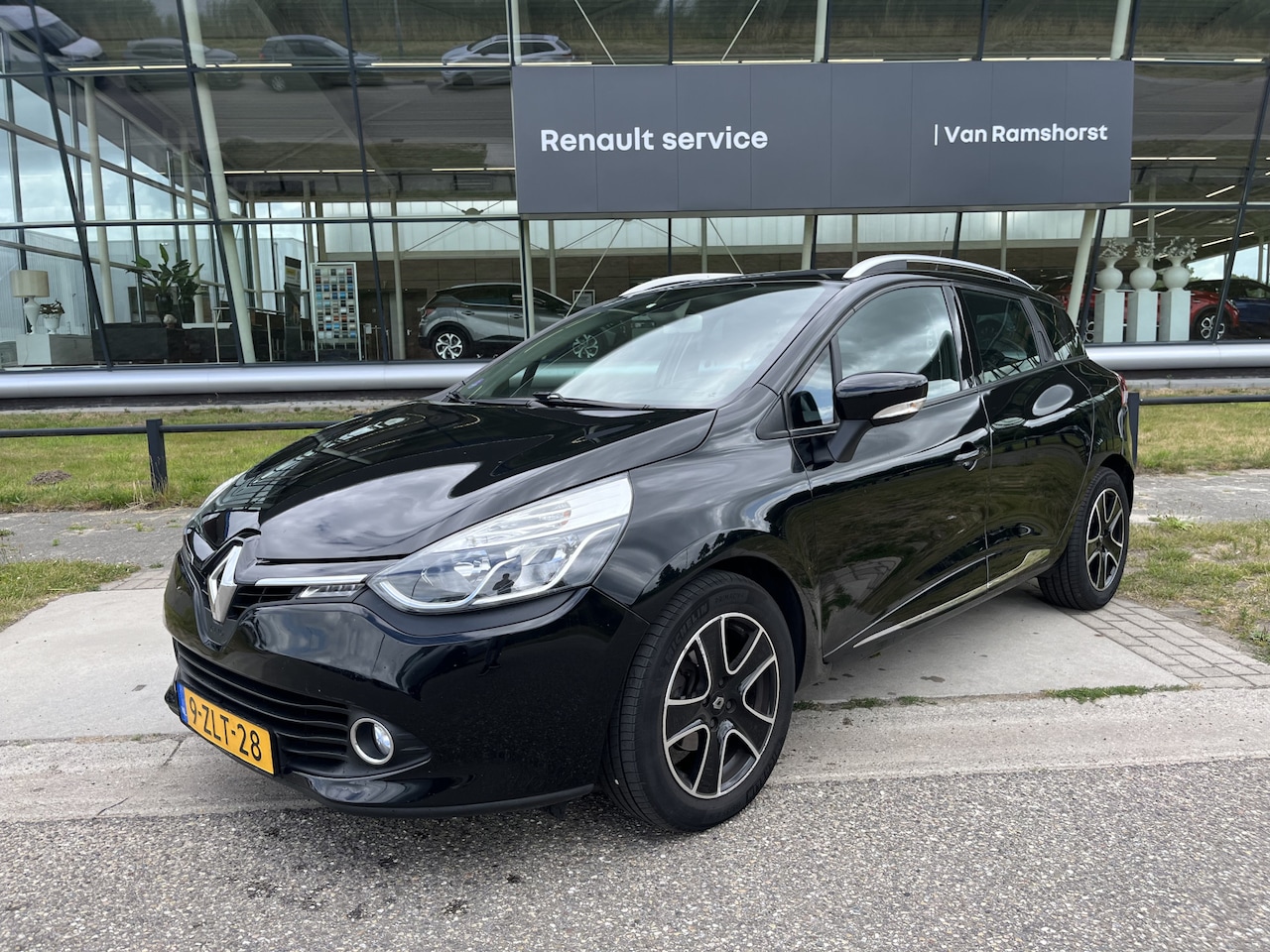 Renault Clio Estate - 0.9 TCe Dynamique / Dealer onderhouden / Climate / Keyless / Cruise / PDC. Achter / LMV / - AutoWereld.nl