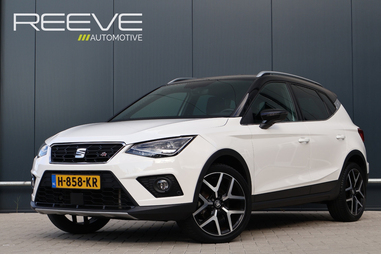 SEAT Arona - 1.0 TSI FR Business Intense Automaat | Stoelverwarming | Camera | Virtual Cockpit | ACC | - AutoWereld.nl