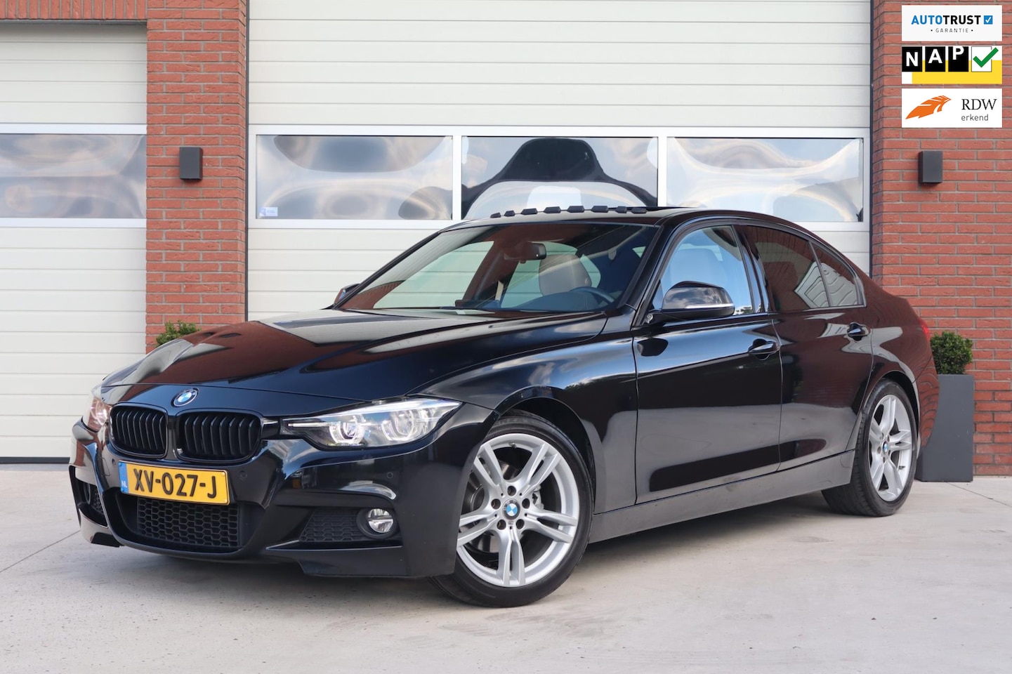 BMW 3-serie - 320i 184pk M Sport Shadow Executive - Schuif kantel dak - Leder - Sportstoelen - M-pakket - AutoWereld.nl