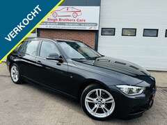 BMW 3-serie Touring - 318i M-SPORT AUT CARPLAY NAP TREKHAAK