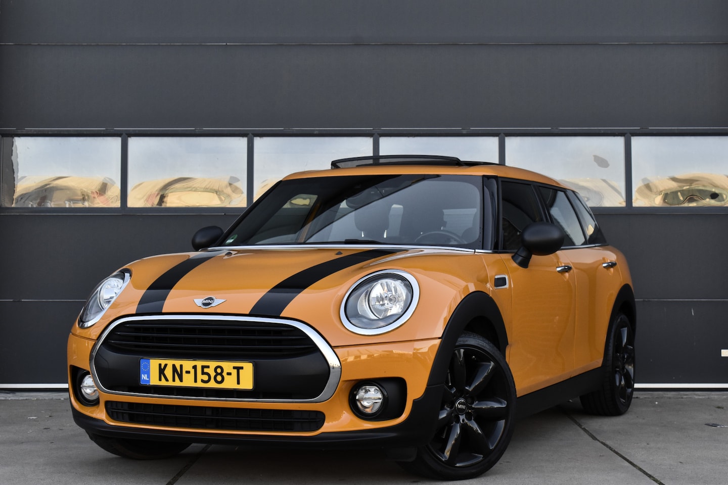 MINI Clubman - Mini 1.5 One Business Pano - Navi - Cruise - Clima NAP - AutoWereld.nl