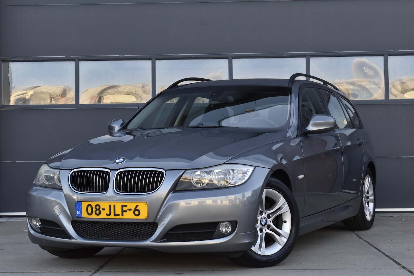 BMW 3-serie Touring - 318i Business Line Navi - Cruise - Clima - NAP - AutoWereld.nl
