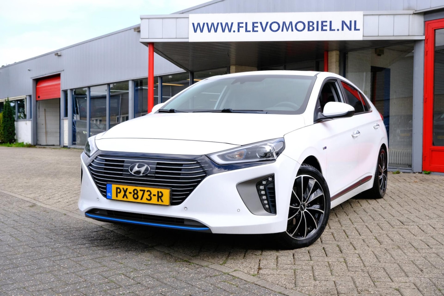 Hyundai IONIQ - 1.6 GDi Premium Aut. Pano|Leder|Navi|Cam - AutoWereld.nl