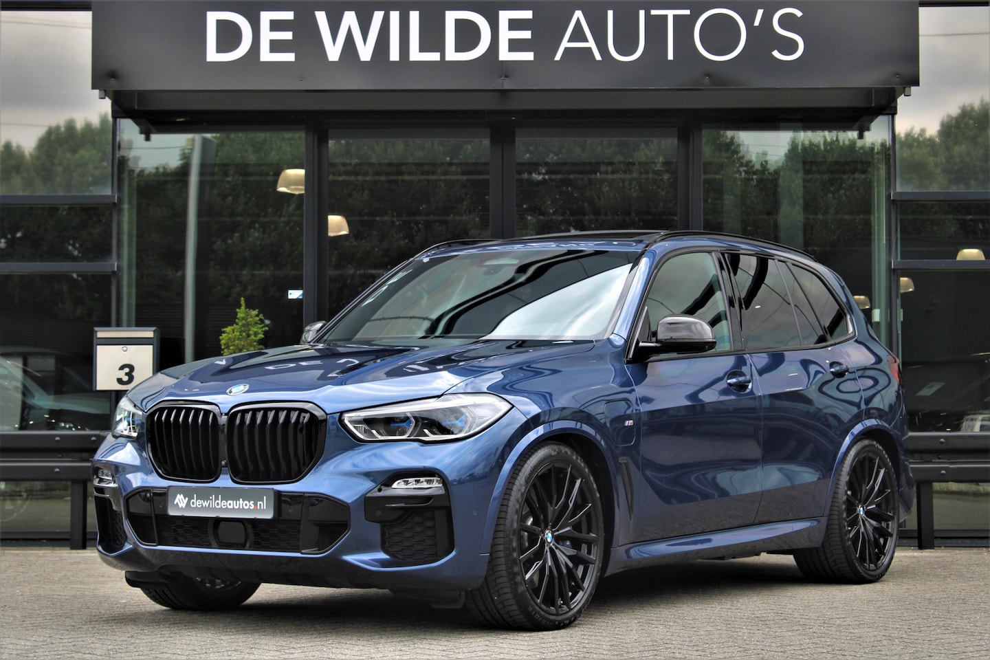 BMW X5 - xDrive45e M-sport 394pk M-seats Bowers&Wilkins Skylounge Pano Carbon 4-wielsturing Massage - AutoWereld.nl
