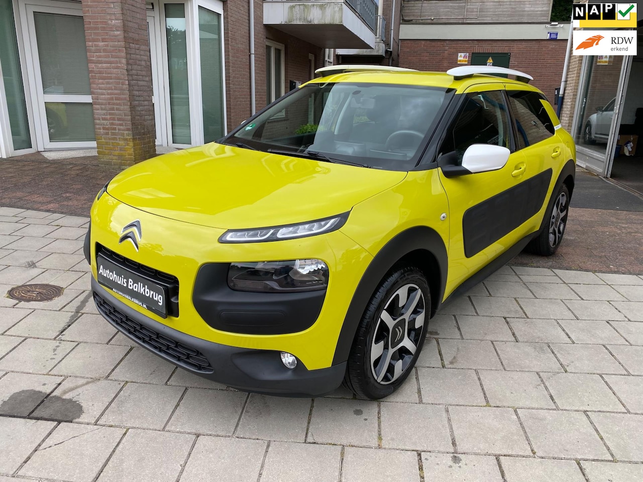 Citroën C4 Cactus - 1.2 VTi Feel/Airco//Camera!/cruisecontro/ lm velgen/ 68360 km - AutoWereld.nl