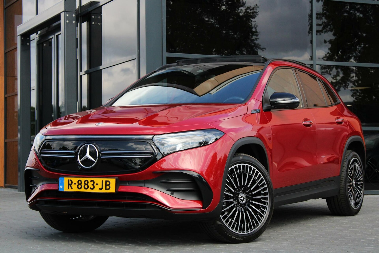 Mercedes-Benz EQA - 250 AMG Line 67 kWh | Pano | Sportstoelen - AutoWereld.nl