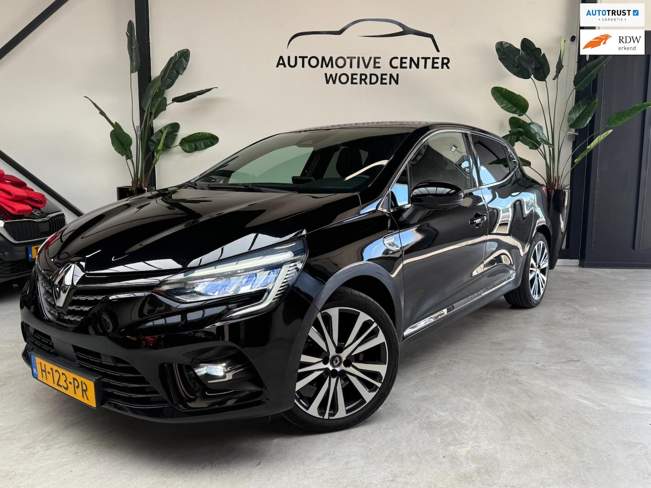 Renault Clio - 1.3 TCe Initiale Paris Automaat Virtual Key Less 360 Sfeerverlichting - AutoWereld.nl